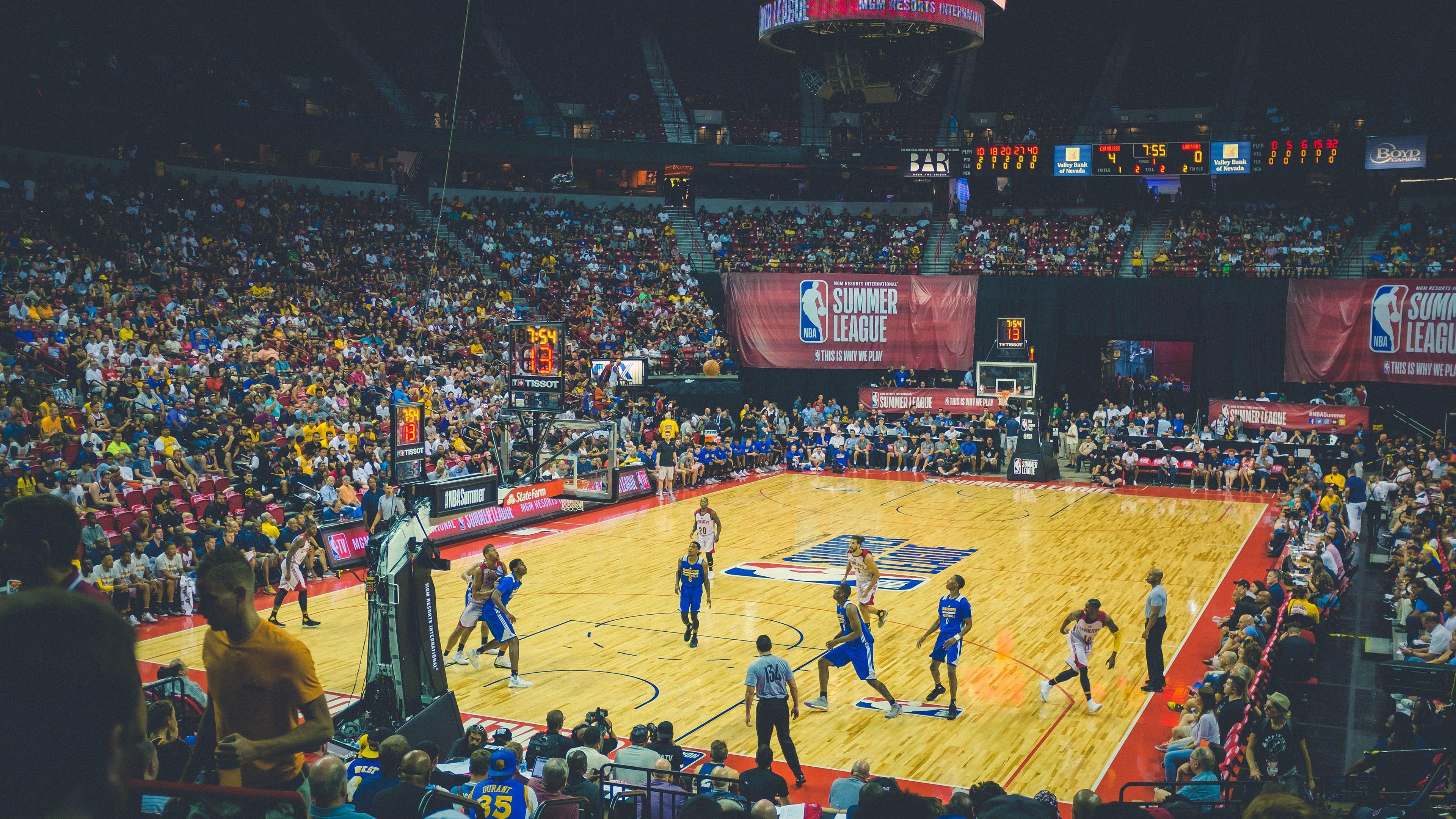 激情演讲点燃更衣室！赢下关键战后，核心球员视频走红网络，这一刻属于全队